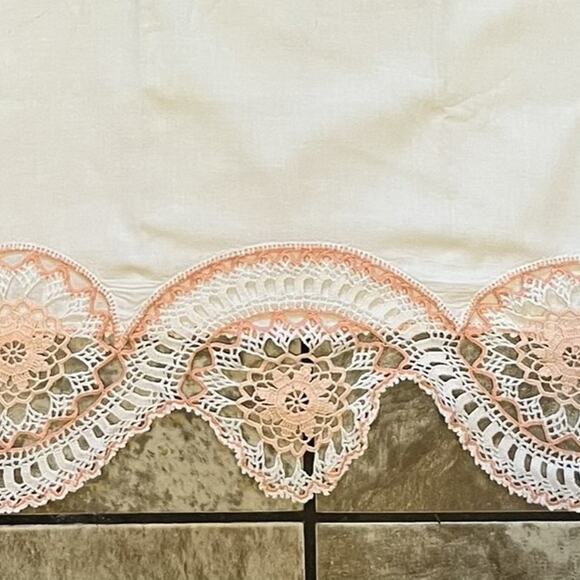 Vintage Pillowcase Crochet Lace Trim Peach Cream Floral Scallop Cottage Decor - Picture 1 of 9